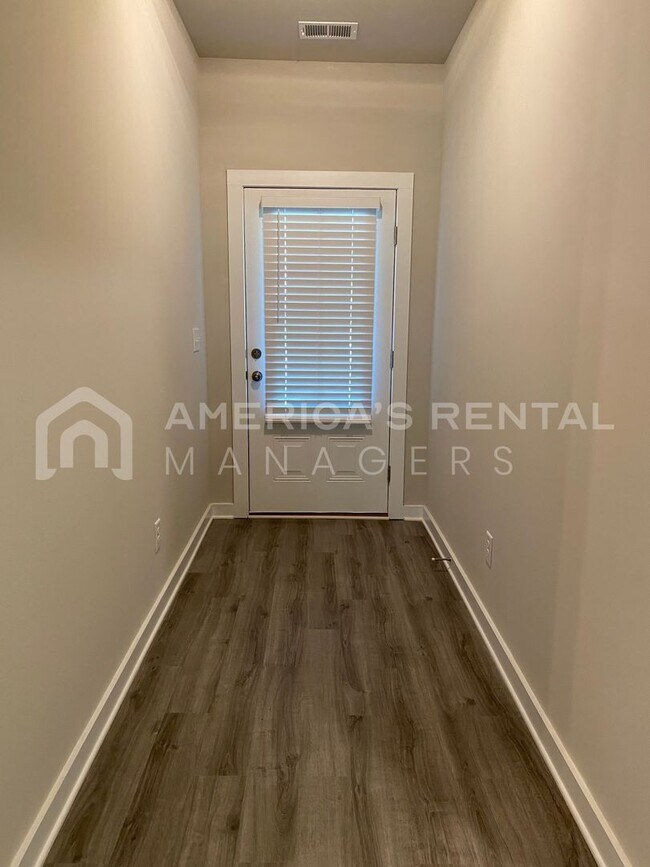 Foto del edificio - Home for Rent in Jemison, AL! GET ONE MONT...