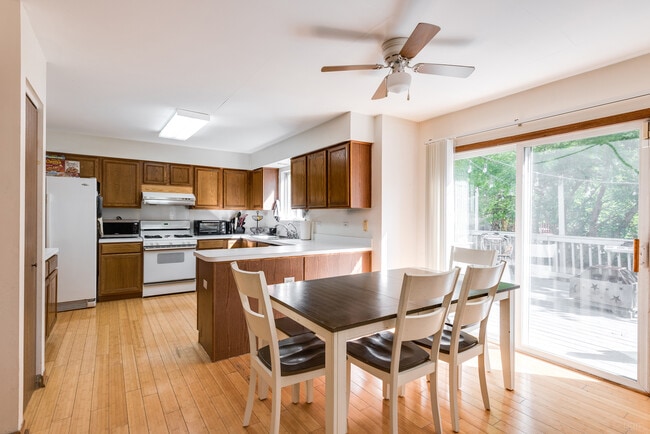 Building Photo - 2844 Skylane Dr