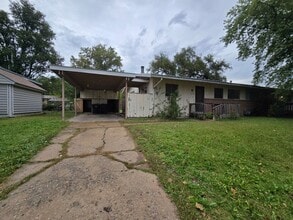 Building Photo - 2106 Wellesley Dr
