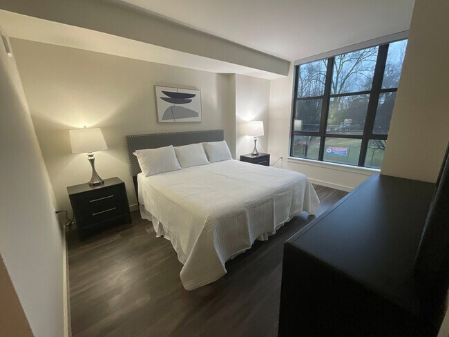 Foto del edificio - 4900 Moorland Ln