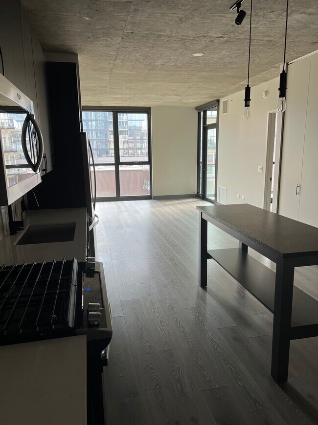 Foto del edificio - 1360 W Randolph St