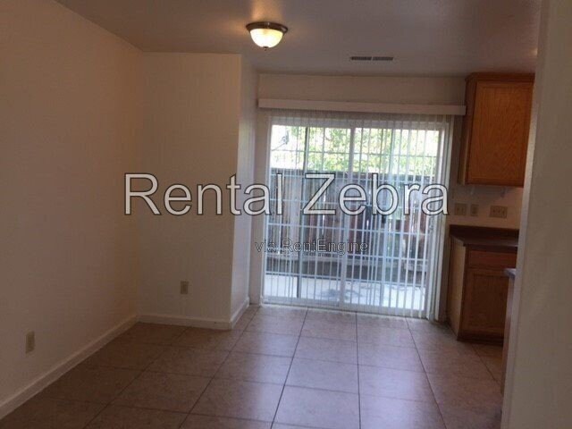 Foto del edificio - 2935 Willowbrook Dr