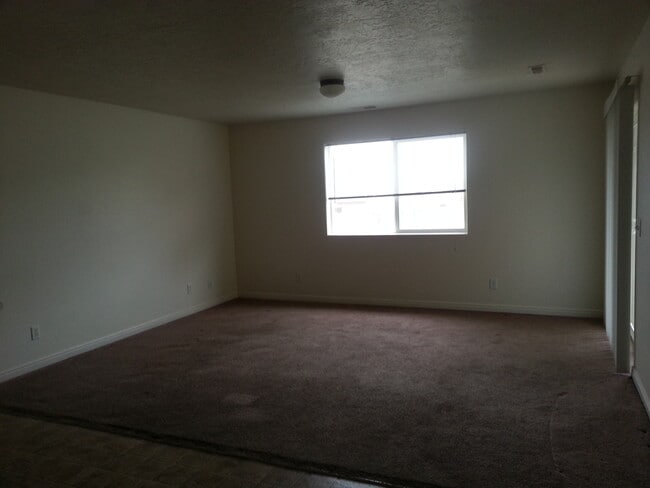 Building Photo - 3 Bedroom, 2 Bathroom Twin Home in Cedar W...