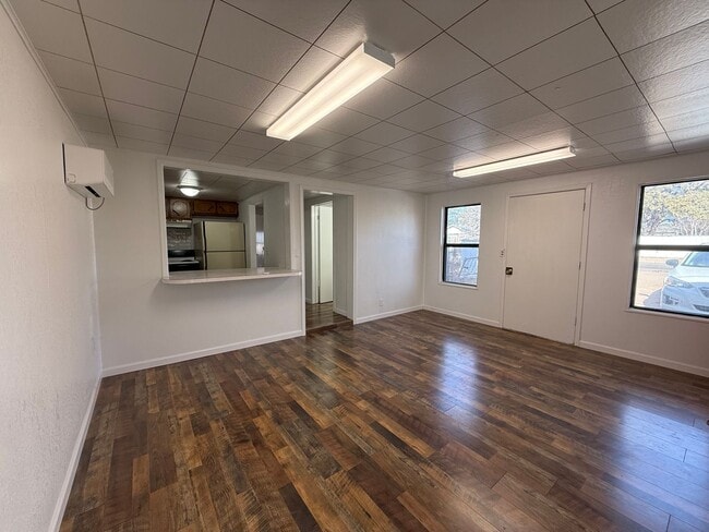 Building Photo - Newly Remolded 2 Bed 1 Bath