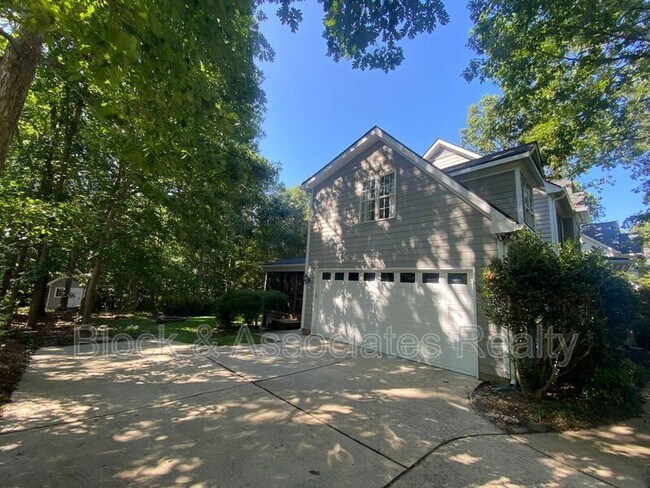 Building Photo - 2905 Whitehart Ln
