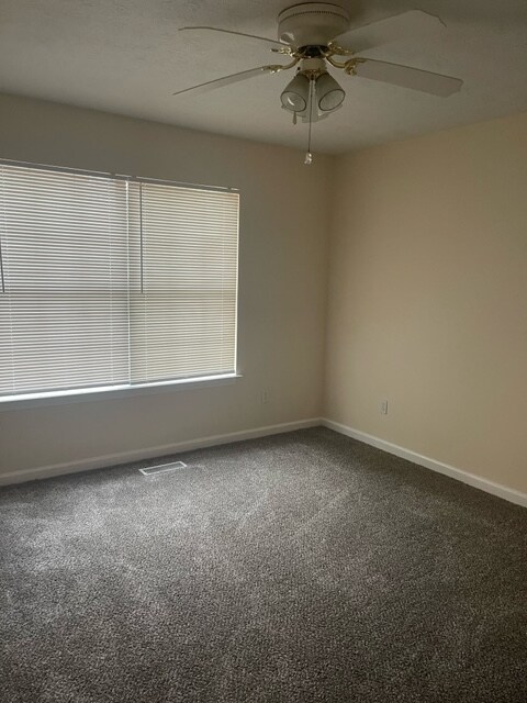 Foto del edificio - 1710 W Poplar St