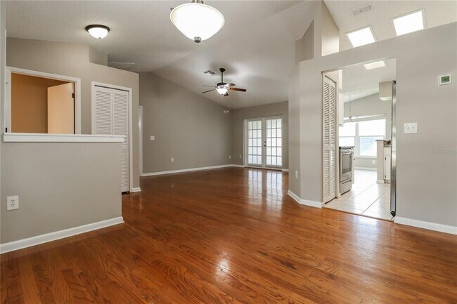 Foto del edificio - 8444 Yearling Ln