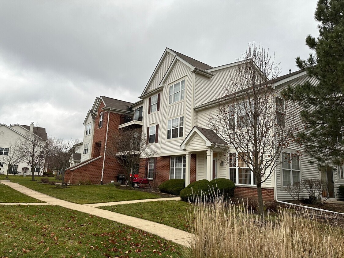 690 Mill Cir, Wheeling, IL 60090 Townhome Rentals in Wheeling IL