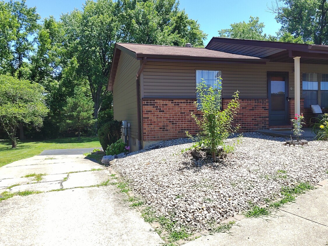 Foto del edificio - 8 Cougar Dr