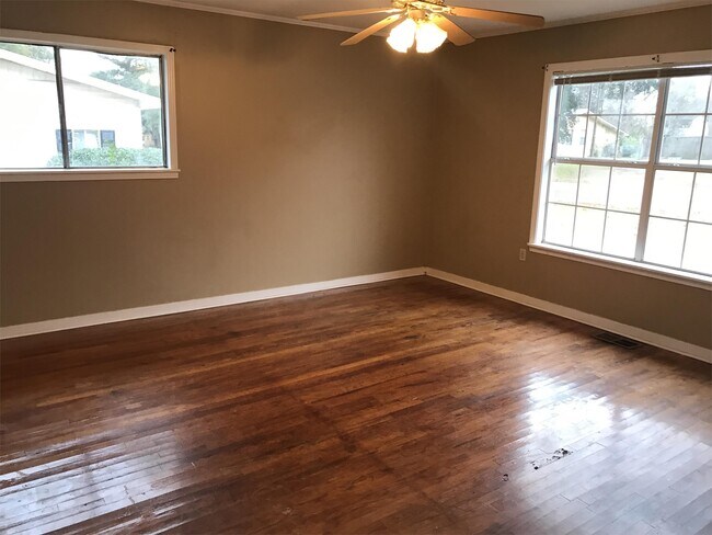 Building Photo - 328 Beverly Cir