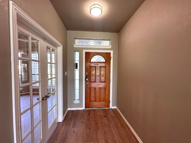 Building Photo - Spacious Larger Cul-De-Sac 4 Bedroom 2 Bathroom Home with den/office for Rent in Pflugerville, Texas