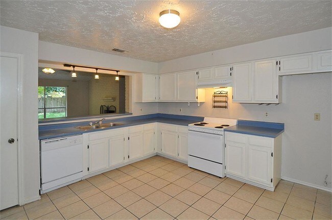Foto del edificio - 10614 Plum Lake Dr