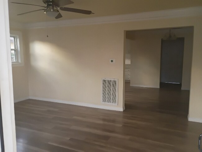 Building Photo - 3111 Strong Ave