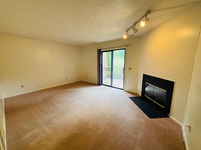 Building Photo - 253 Fairfax Rd