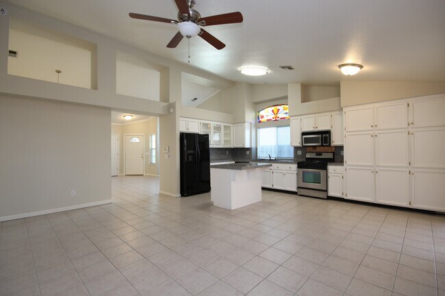 Building Photo - Great Elk Grove 3 Bed Home
