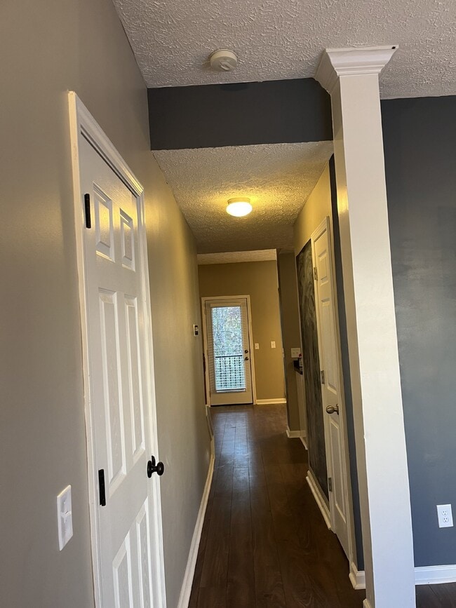 Building Photo - "Spacious 3-Bedroom Townhouse Retreat with Fireplace & Hardwood Floors in Antioch!"