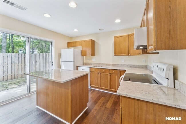 Building Photo - Charming 2BR House in Charlotte