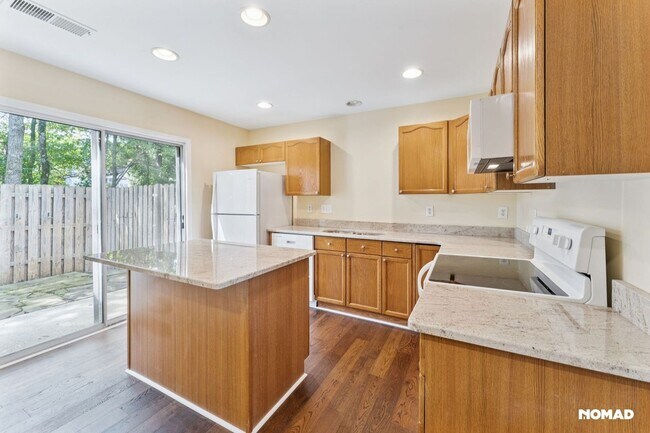 Foto del edificio - Charming 2BR House in Charlotte