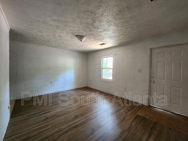 Building Photo - 131 Callie Rd