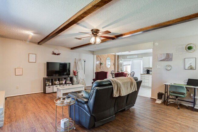 Building Photo - 8633 Knoxville Dr