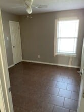 Building Photo - 929 Crystal Dove Ave
