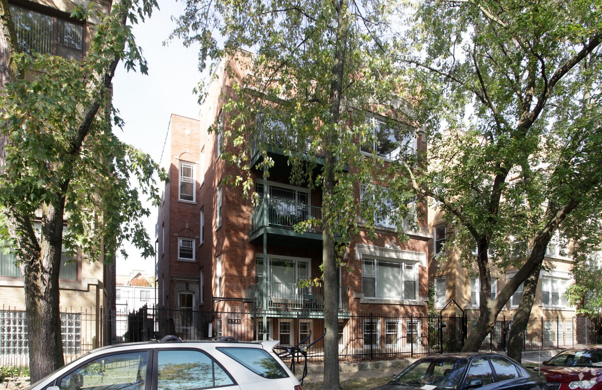 Primary Photo - 4746 S Ellis Ave