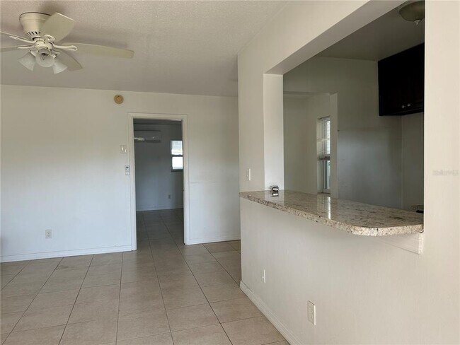 Foto del edificio - 3700 Haines Rd N
