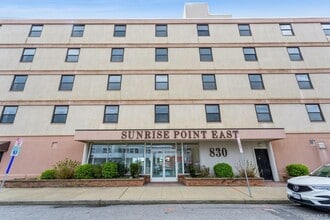 Building Photo - 830 Shore 2A