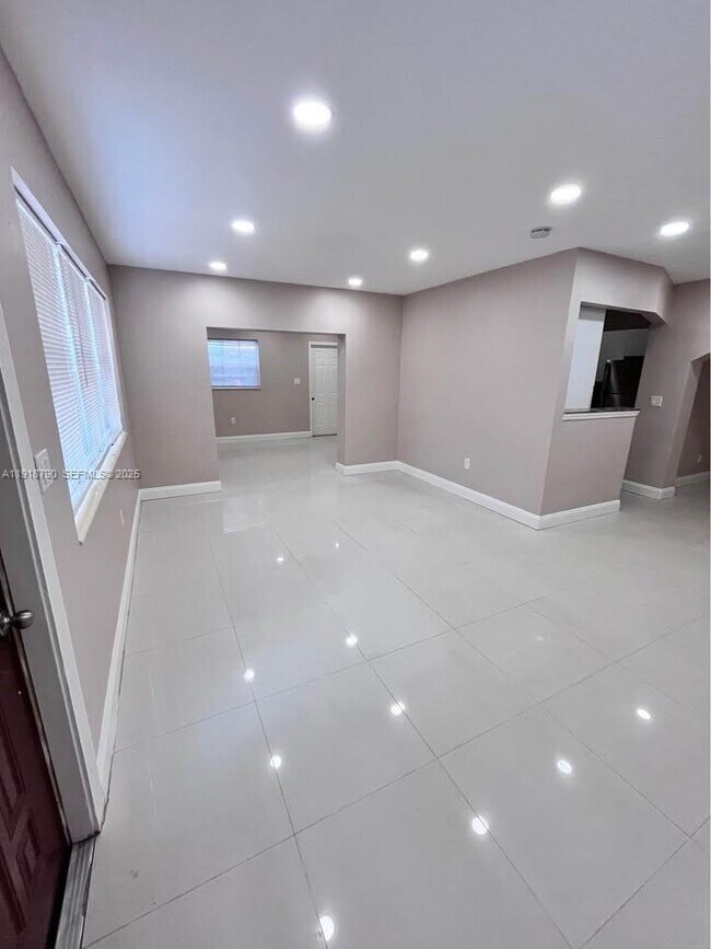 Foto del edificio - 251 N 68th Terrace