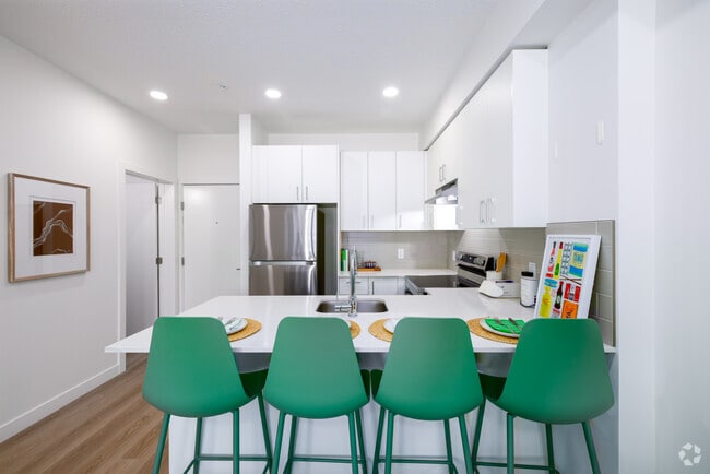 1BR, 1BA - Kitchen - 55 Shawnee Blvd SW