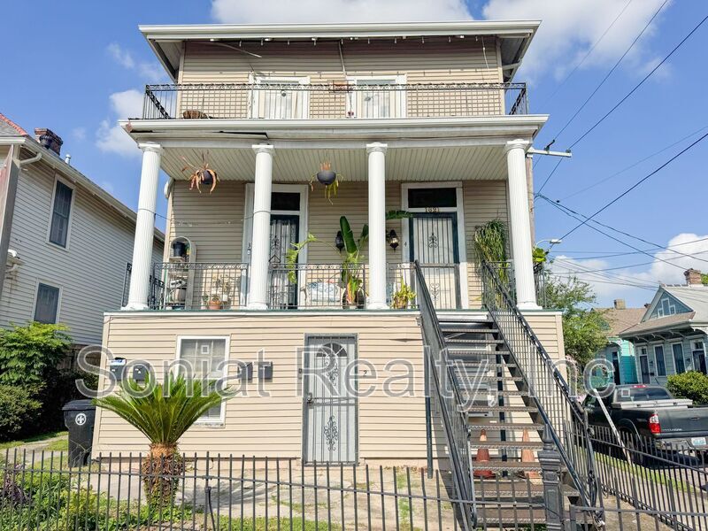 Primary Photo - 1621 Crete St