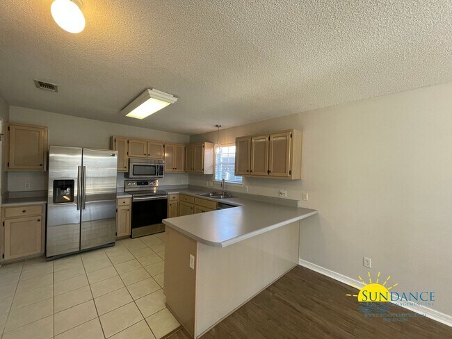 Foto del edificio - Prime Location and Stunning 4 Bedroom Home with Solar!