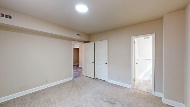 Interior Photo - Presidential Greens