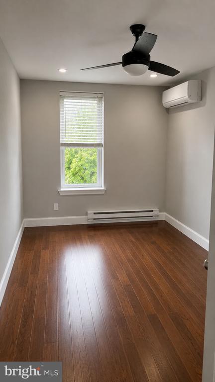 Foto del edificio - 427 W Girard Ave