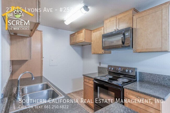 Foto del edificio - 23515 Lyons Ave