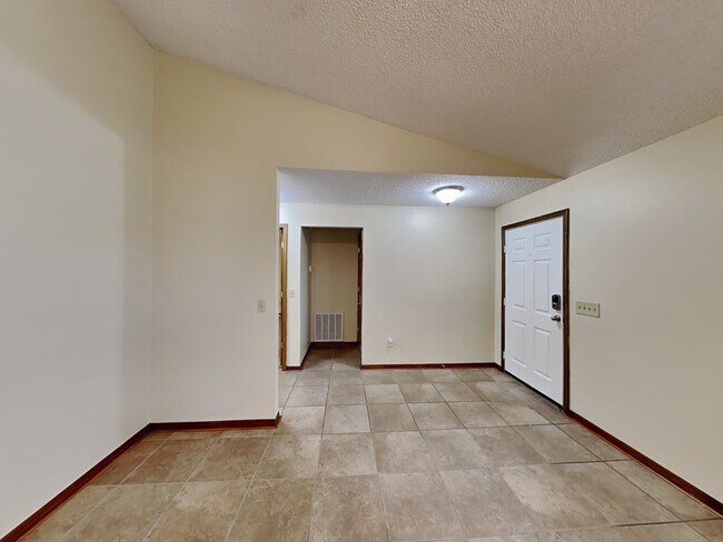 Building Photo - 2773 Sixma Rd