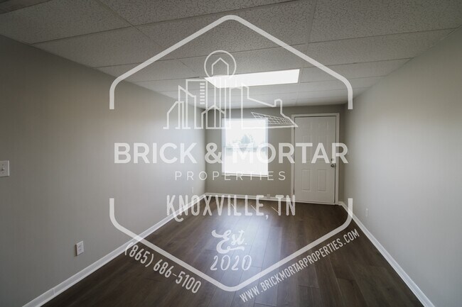Building Photo - 1009 Clendenen Rd