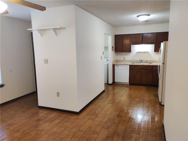 Building Photo - 2366 N Raven Ln