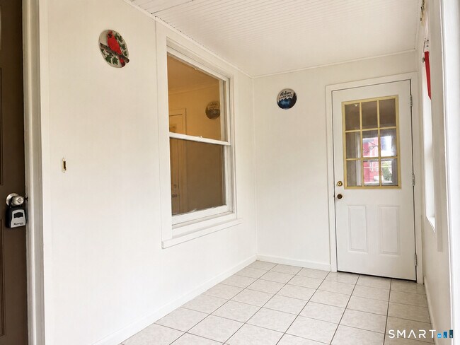 Foto del edificio - 3 Spring Hill Ave