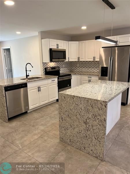 Primary Photo - 4320 Coral Springs Dr