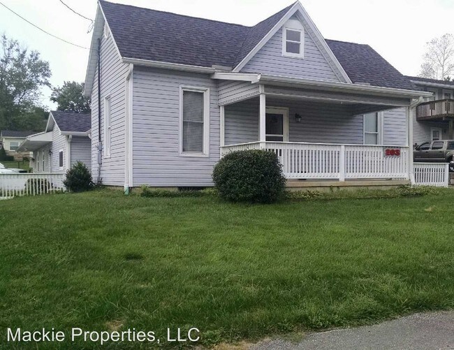 1 br, 1 bath House 203 West Oak Street House for Rent in