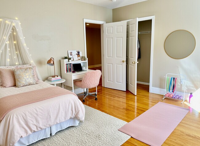 Building Photo - 328 St Paul St