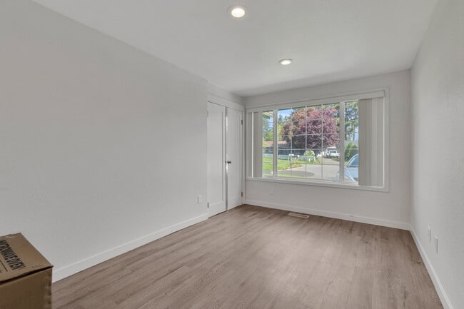 Building Photo - 31231 9th Ave S