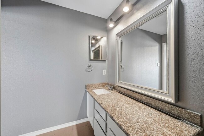 Foto del edificio - 14550 Fonmeadow Dr