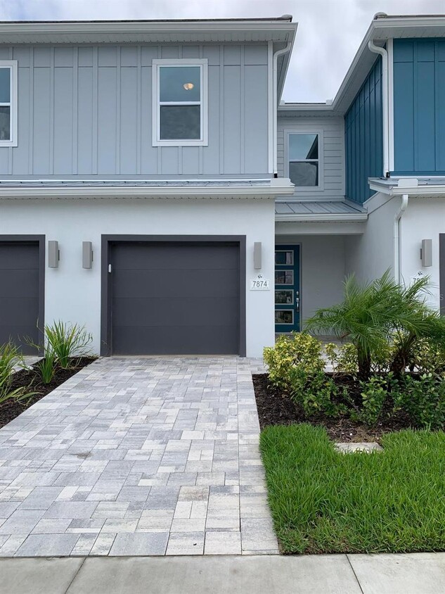 Foto principal - 7874 Spectrum Dr