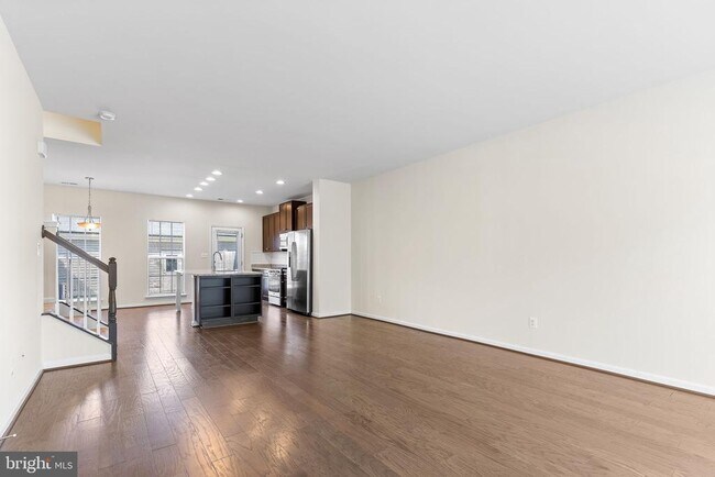Foto del edificio - 844 Basswood Dr