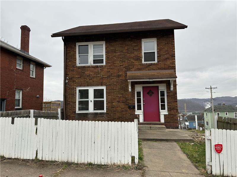 Primary Photo - 216 Warren Ave