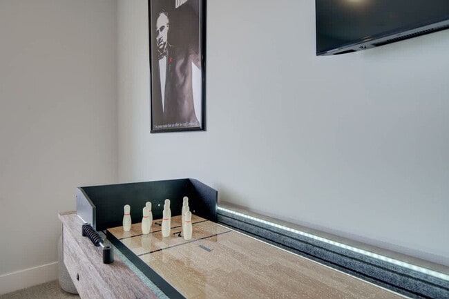 Foto del edificio - 5242 Fallon St