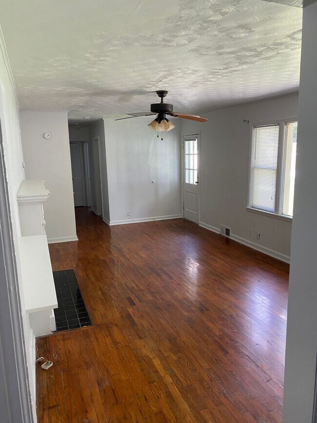 Building Photo - 3-Bedroom House Near Phelps Grove Park!
