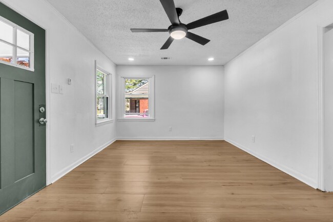 Foto del edificio - 3253 Kimball Ave